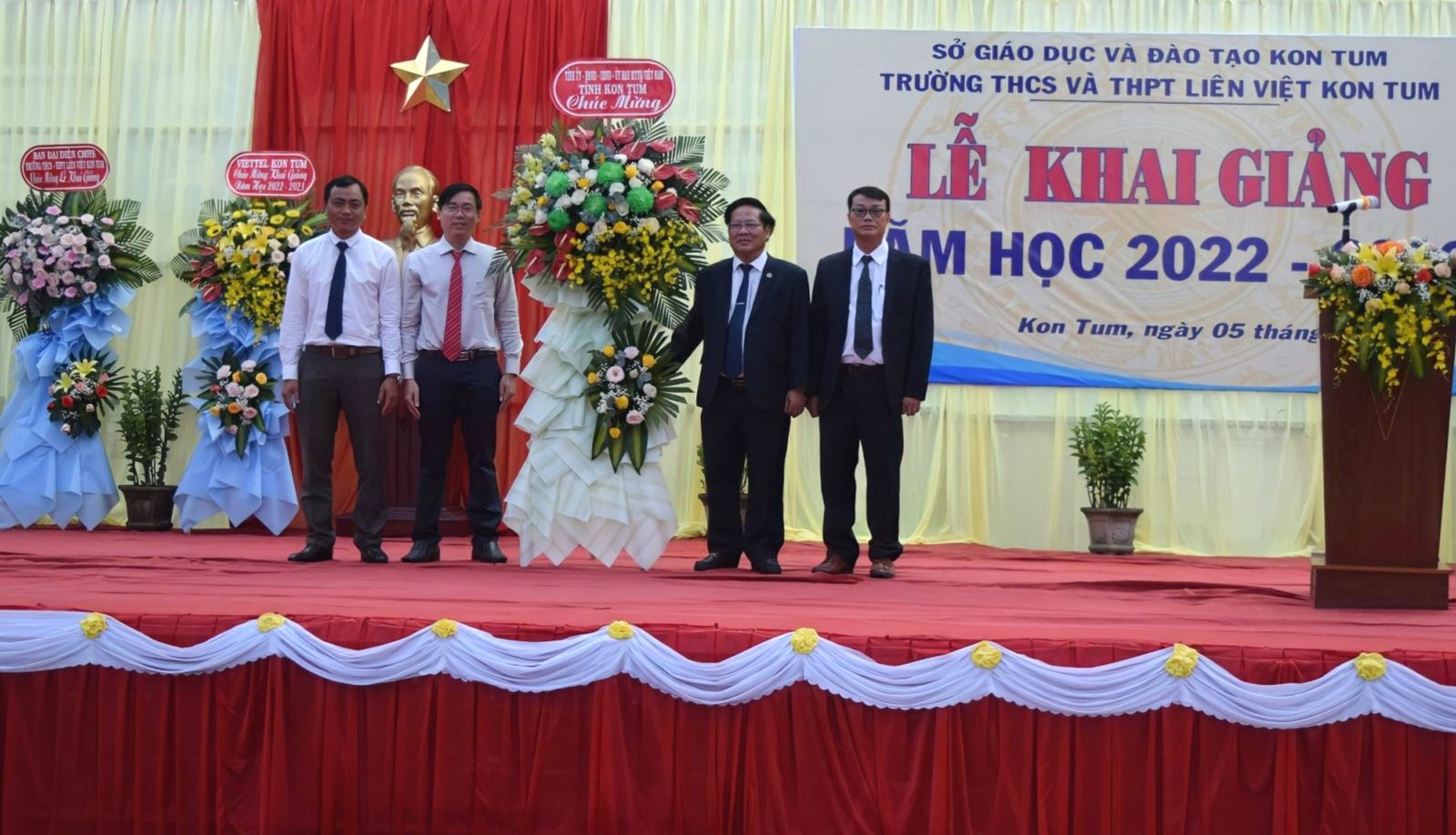 Chủ tịch UBND tỉnh dự Lễ khai giảng Trường THCS và THPT Liên Việt Kon Tum