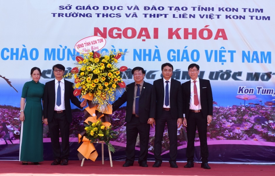Hoạt động ngoại khóa chào mừng ngày nhà giáo Việt Nam 20/11 của Trường THCS và THPT Liên Việt Kon Tum